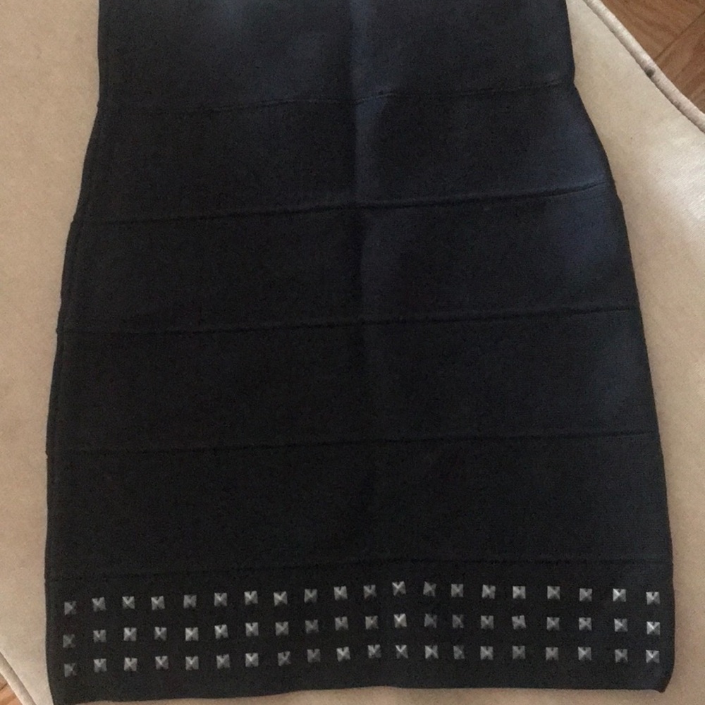 BCBGMAXAZRIA BLACK BANDAGE SKIRT - Picture 3 of 4